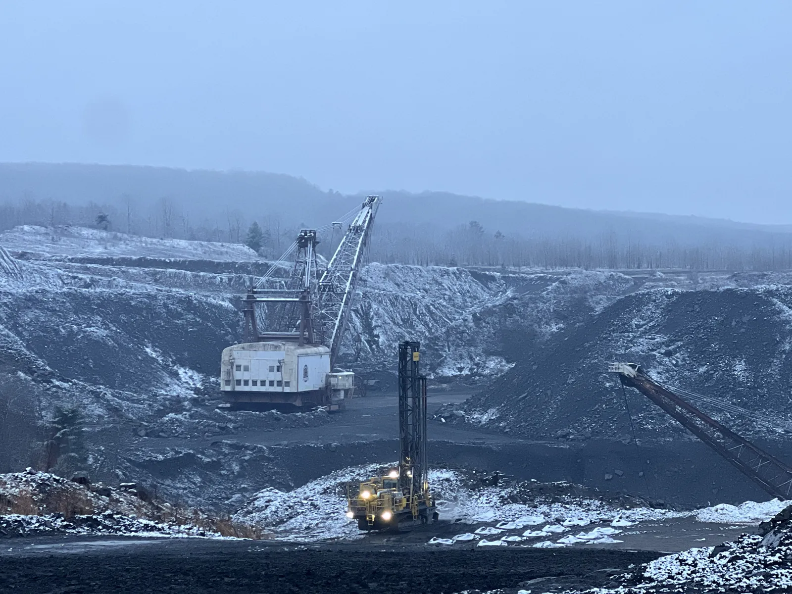 Dragline in fog
