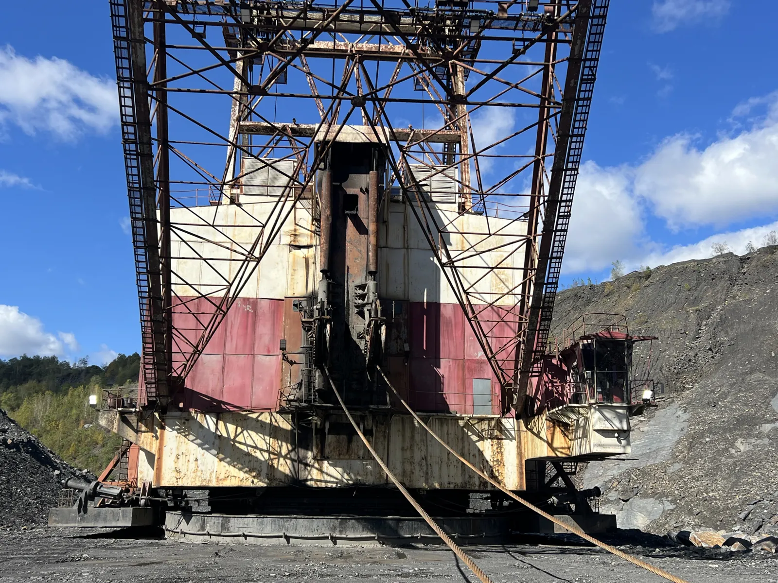 Dragline house and boom