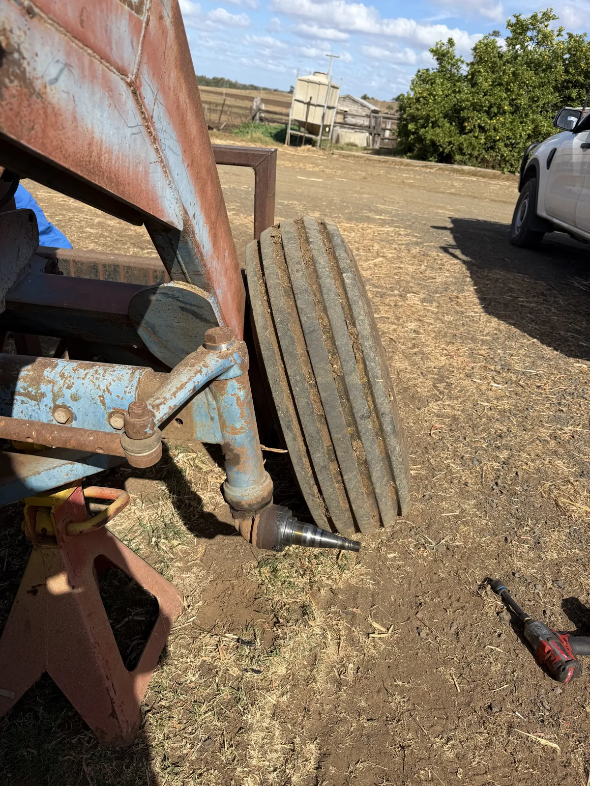 Tractor tyre and hub repair in the field